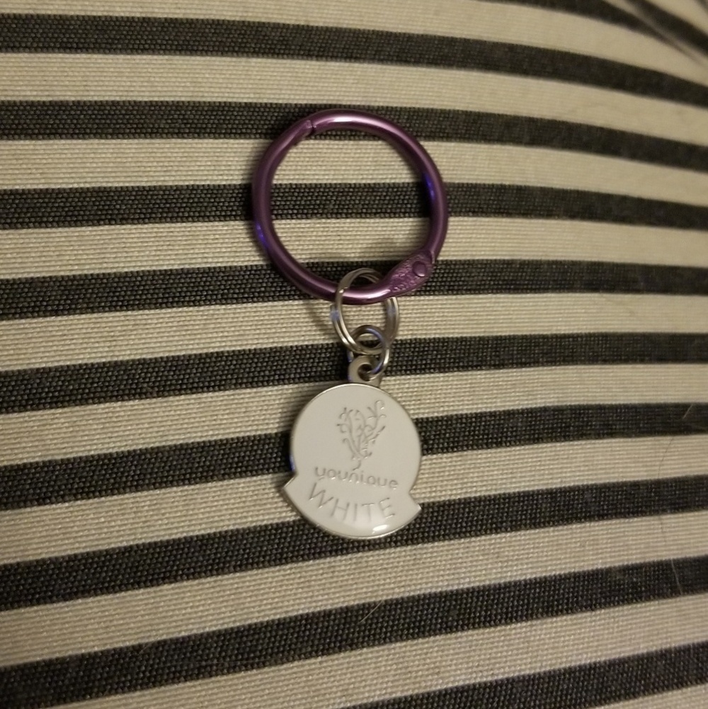 Younique | White Status Charm